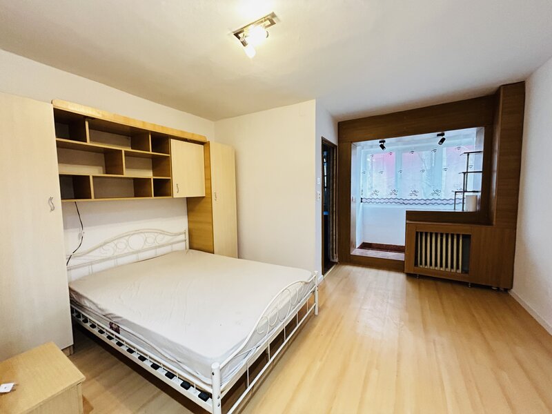 Titan, Piata Minis, 1 Decembrie 1918