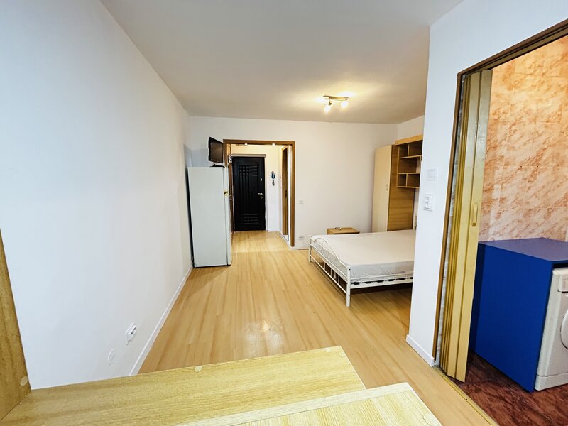 Titan, Piata Minis, 1 Decembrie 1918