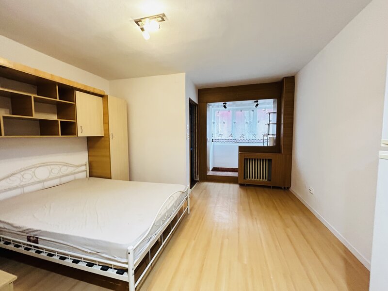 Titan, Piata Minis, 1 Decembrie 1918